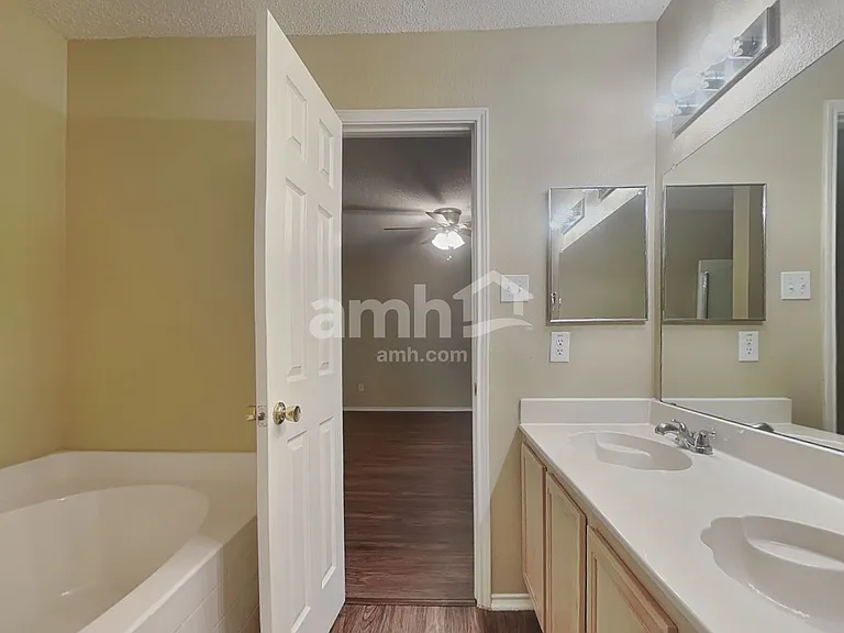 5200 Emmeryville Ln — Photo 11
