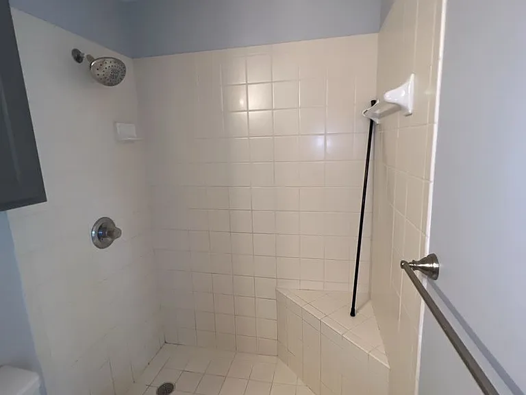 404 Springdale Dr #1 — Photo 4