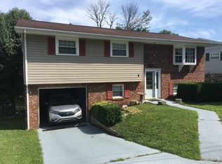 3 Peach Tree Ln, South Charleston, WV 25309