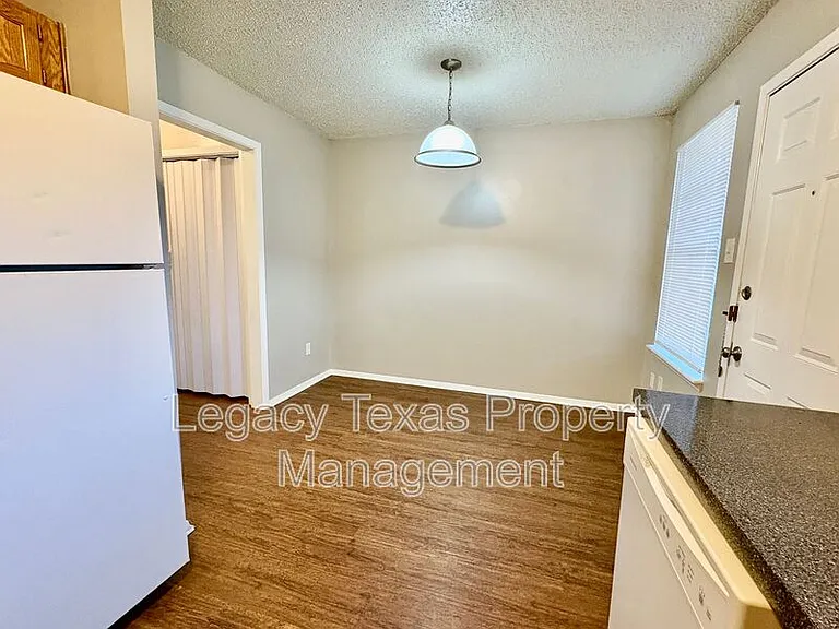 1407 Courtney Pl #B — Photo 25