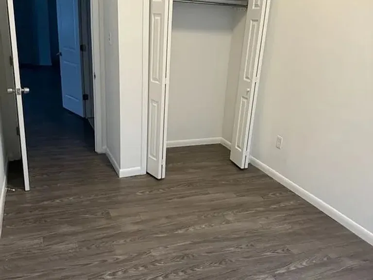 Newly Renovated Temple Student Housing — Photo 11