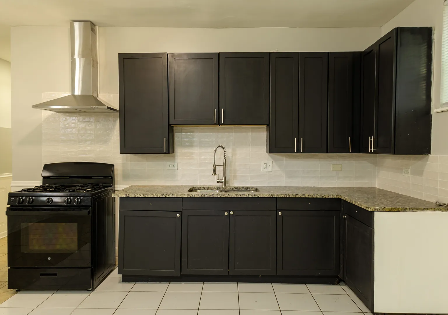 4 bed, 1000 sqft, $1,600 — Photo 3