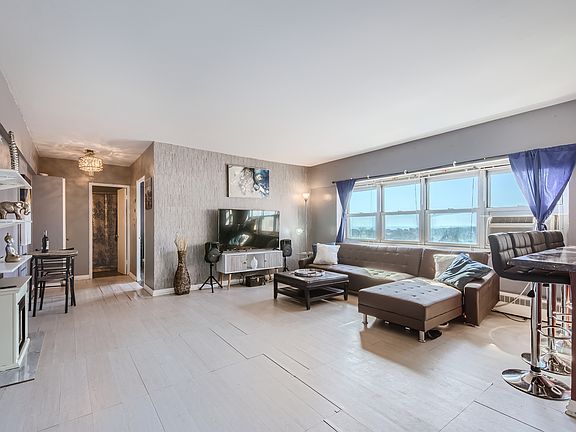 3rd image of 4960 N Marine Dr APT 1511