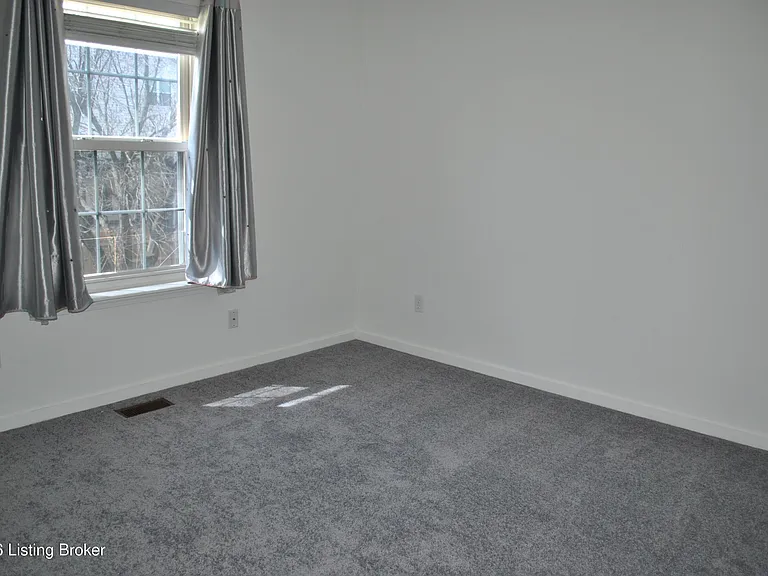 4118 Hickoryview Dr — Photo 18