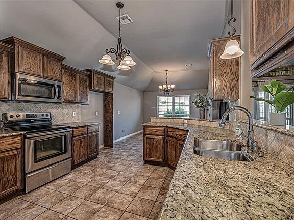 5th image of 17328 Avila Ln