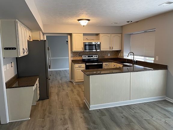 5th image of 3808 Landridge Dr