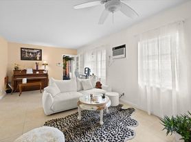 327 S Ocean Blvd, Lake Worth, FL