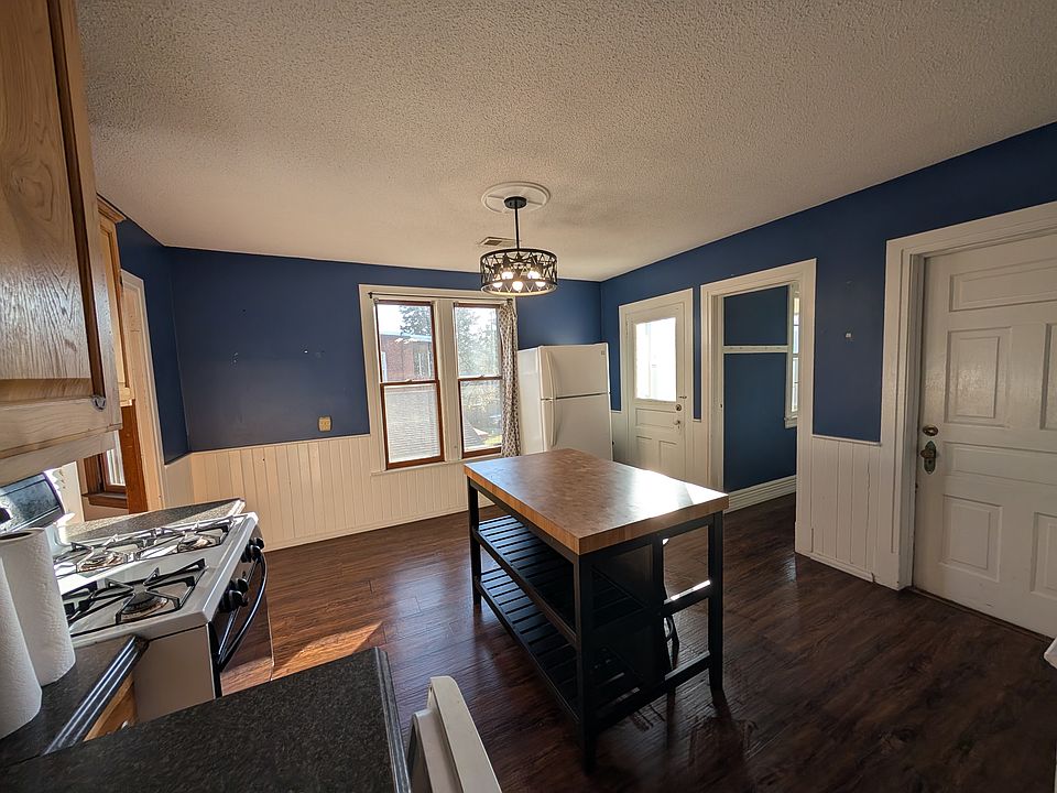 Large kitchen with plenty of space for a kitchen island