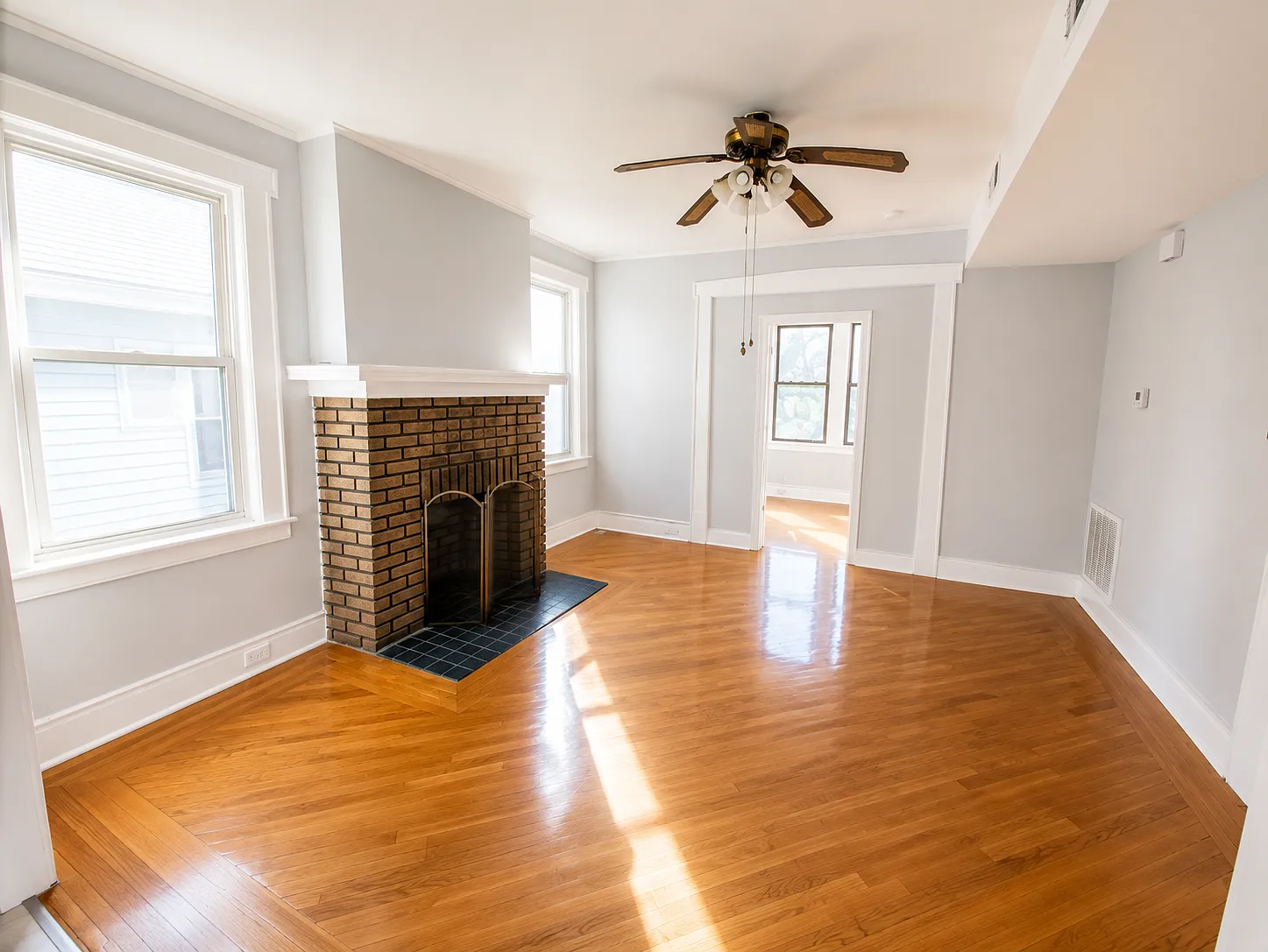 4 bed, 1.5 bath, 900 sqft, $2,400 — Photo 4