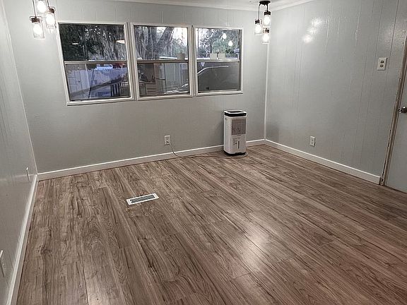 4th image of 3922 Dixon St