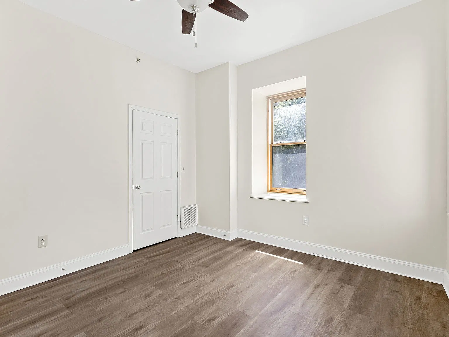 1 bed, 1.0 bath, $1,500 — Photo 2