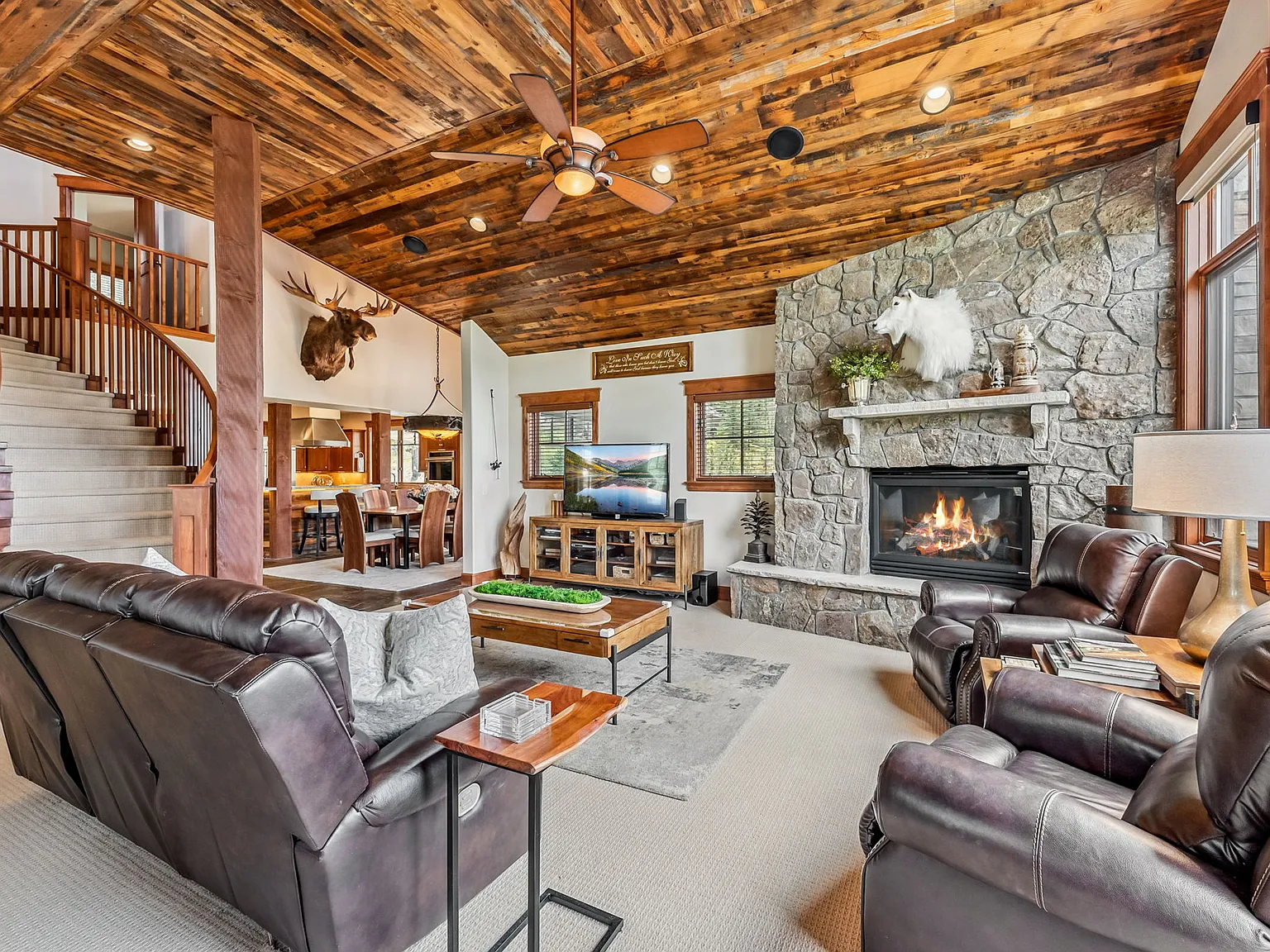 6 bed, 5100 sqft, $18,500 — Photo 2