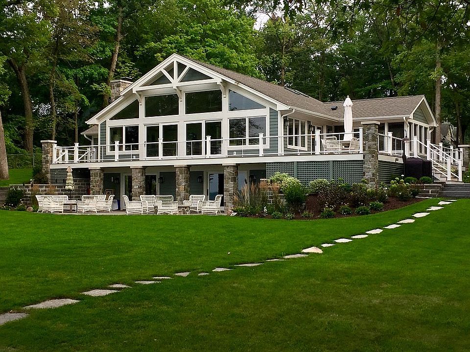 2nd image of 976 S Lakeshore Dr