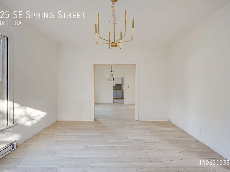 225 SE Spring St — Photo 5