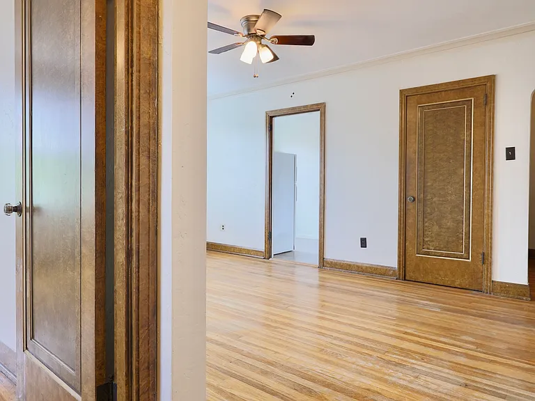 Apartments On Academy — Photo 41