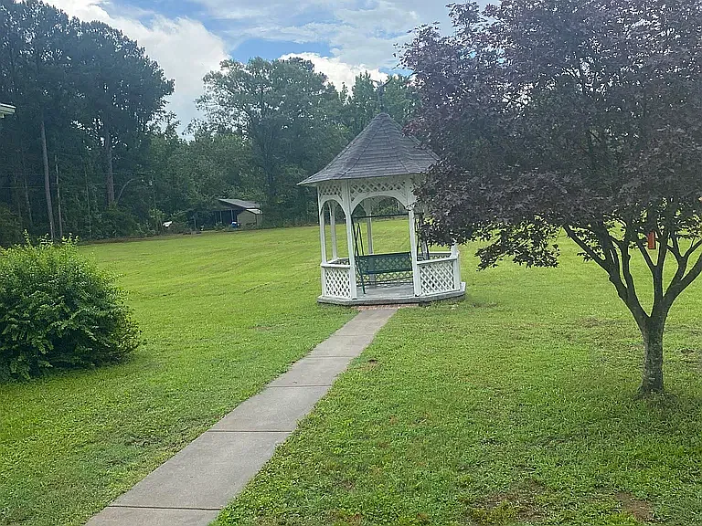 3 bed, 1352 sqft, $1,800 — Photo 4