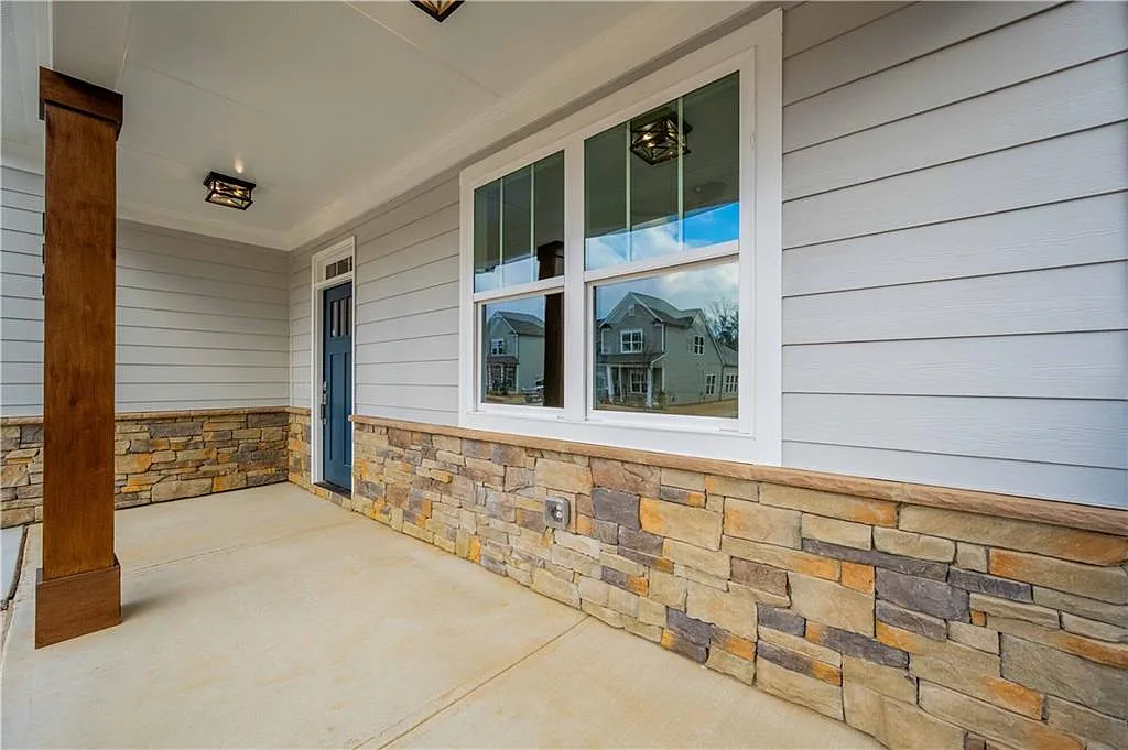 6 bed, 4.0 bath, 4867 sqft, $4,900 — Photo 4