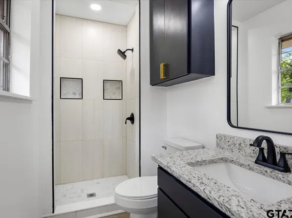 3125 Autumn Leaves Dr, Tyler, TX 75702