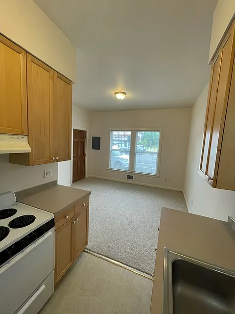 6100 Phinney Ave N — Photo 3