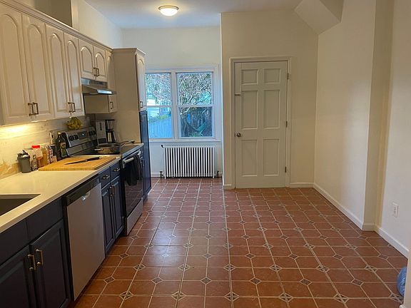 2nd image of 169 Beekman Ave #1