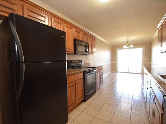 5th image of 931 Oak Crossing Dr