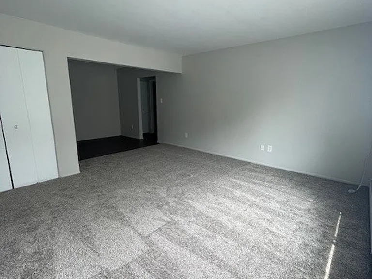 333 Marshall Apartments — Photo 9