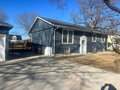 108 Circle Dr, Manchester, IA, 52057