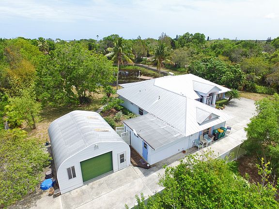 2nd image of 3920 Leslie Dr