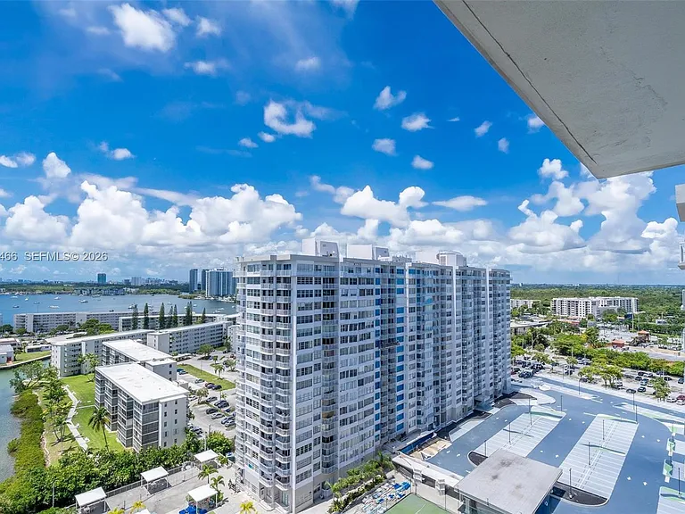 18081 Biscayne Blvd #1903 — Photo 1