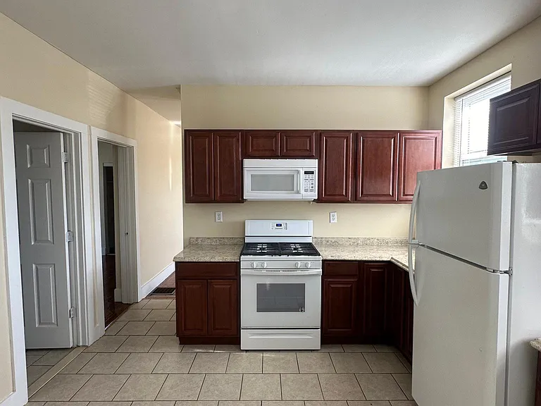 280 Norton St #1 — Photo 4