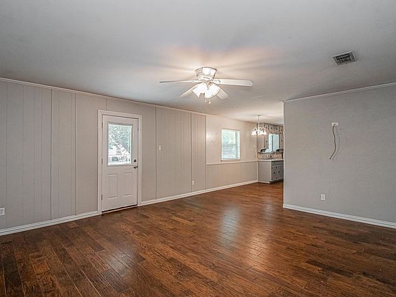 4th image of 432 Pecan Dr