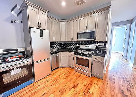 4th image of 2266 Pacific St #1D