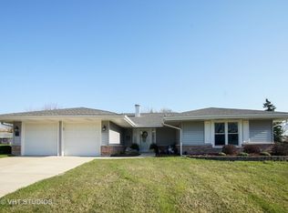 1160 Mayfield Ln, Hoffman Estates, IL 60169