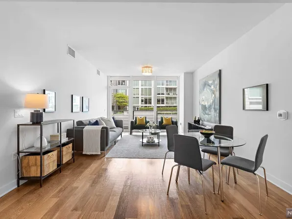 1200 Avenue At Port Imperial APT 303, Weehawken, NJ 07086