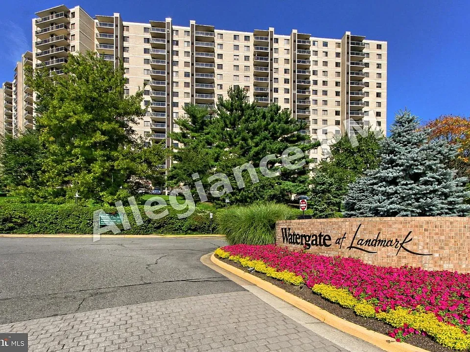 309 Yoakum Pkwy #1705