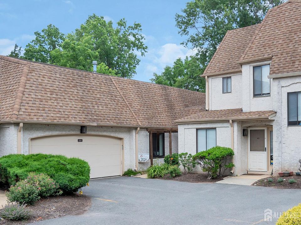 1st image of 44 Park Gate Dr