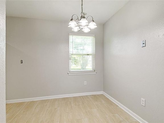 5th image of 24 Evergold Ln