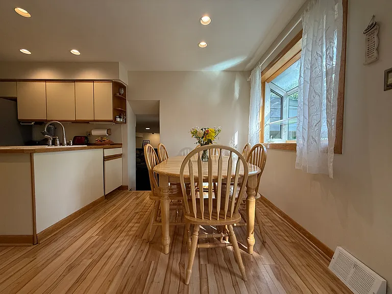 806 Warfield Ln — Photo 28
