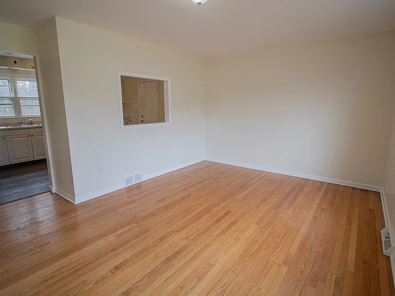 27 Hanifin Ave — Photo 4