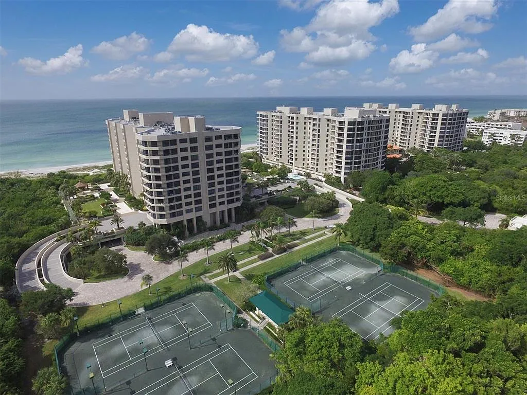 2 bed, 2.5 bath, 2135 sqft, $15,000 — Photo 2