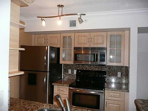 3rd image of 2496 Centergate Dr APT 204