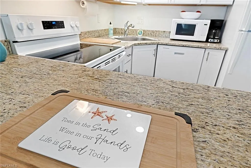 2 bed, 1.0 bath, 700 sqft, $1,980 — Photo 4