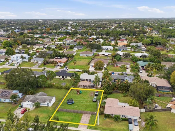 313 SW Thornhill Drive, Port St Lucie, FL 34984