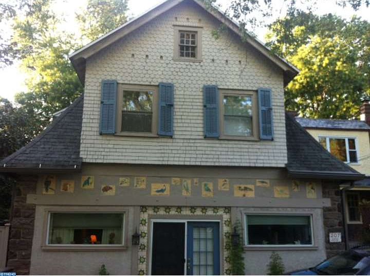 2nd image of 207 W Meade St