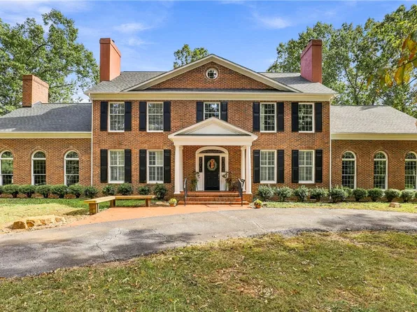 208 Wildwood Trl, Central, SC 29630