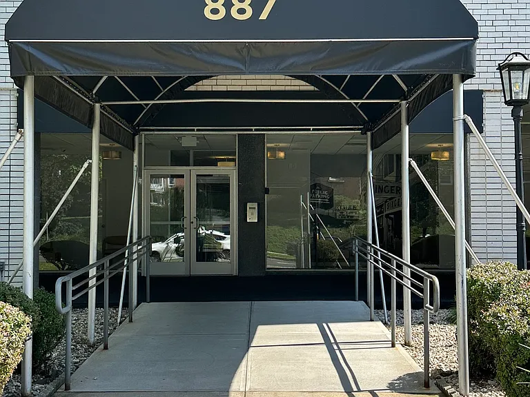 887 Farmington Ave #2I — Photo 22