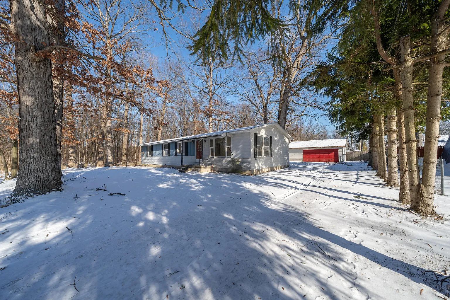 16011 Dodge St photo 1
