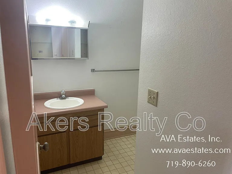407 W 11th St #B — Photo 11