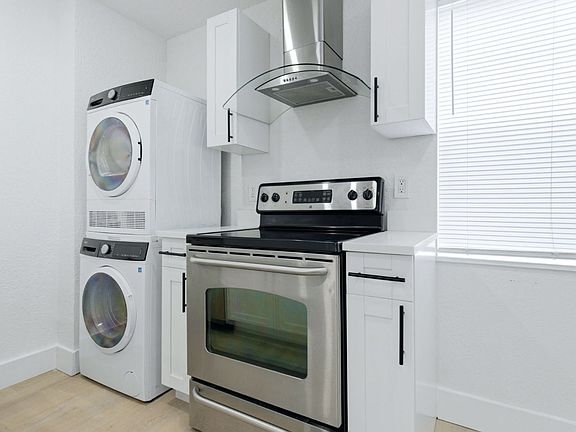 4th image of 1015 NE 17th Ave APT 203