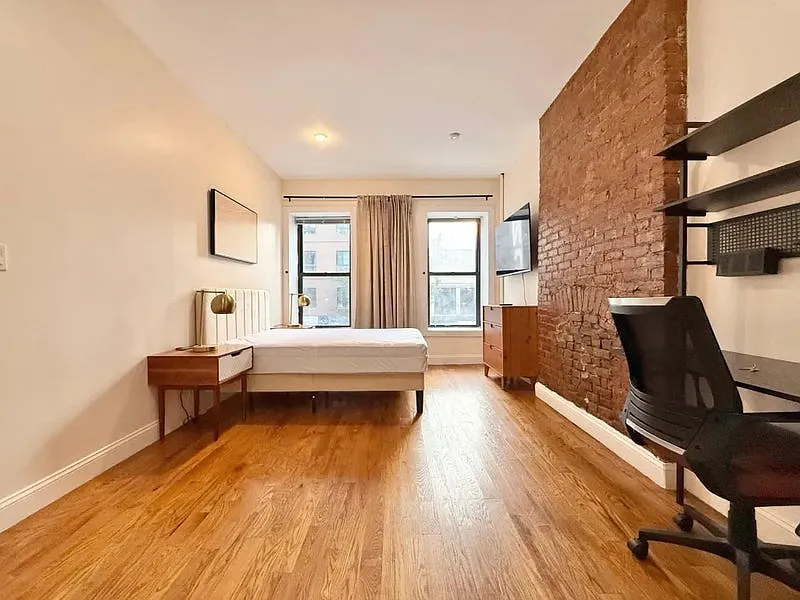 4 bed, 1.5 bath, $1,360 — Photo 1